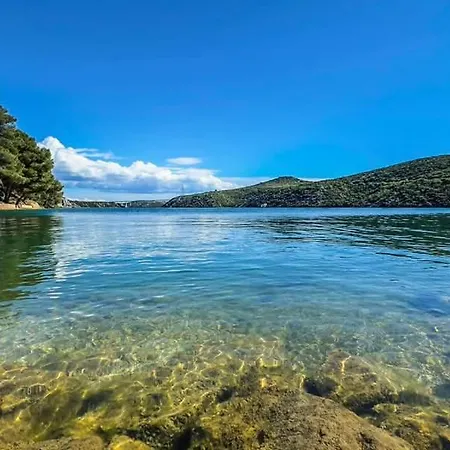 Ruza Zaton (Sibenik-Knin)